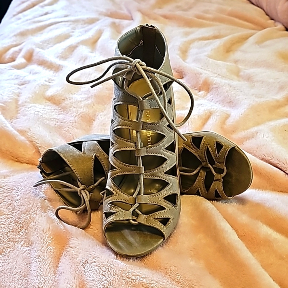 Women's size 10 heels